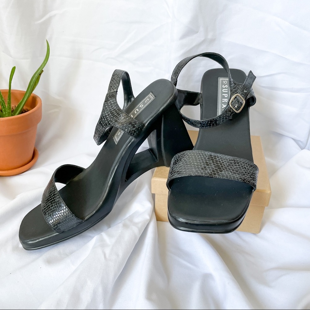 90’s black strappy heels
